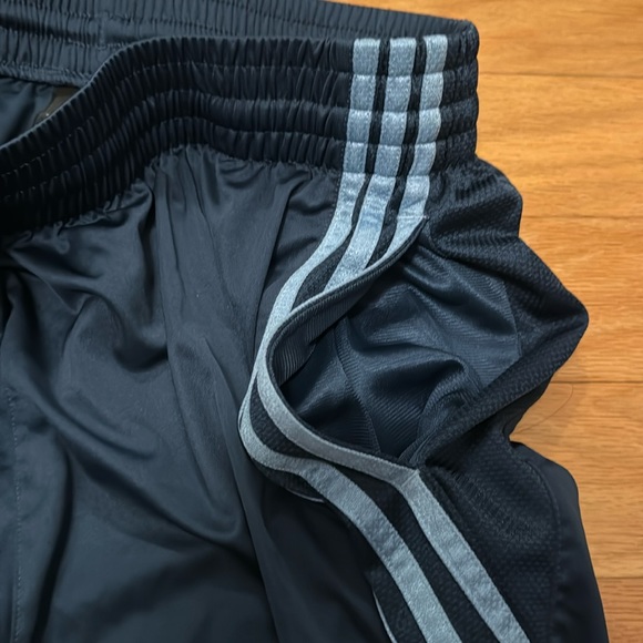 Adidas striped athletic shorts blue and light blue pockets adjustable drawstring - Picture 4 of 5